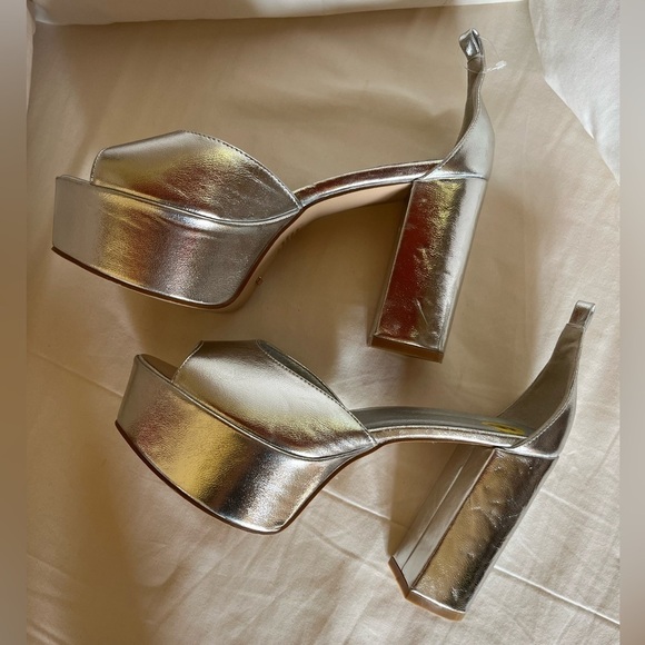 NWOT - Billini  Romara Metalic Silver Heels - size 9 - Picture 3 of 7